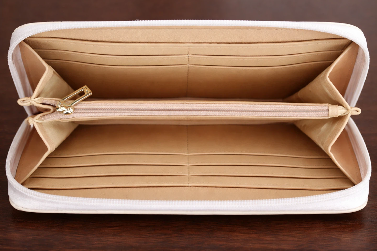 GUESS Wallet – Stylish Brown & Cream Zip Around - photo 3