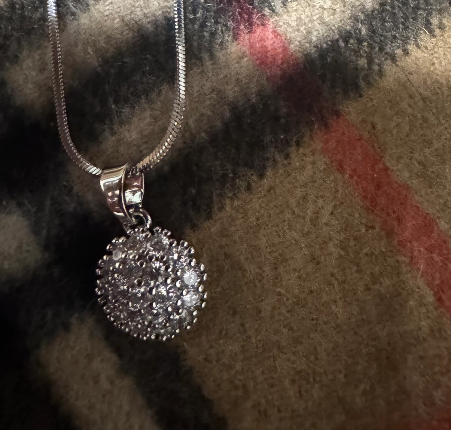 Rondelle pendant necklace with sparkly stones - photo 4