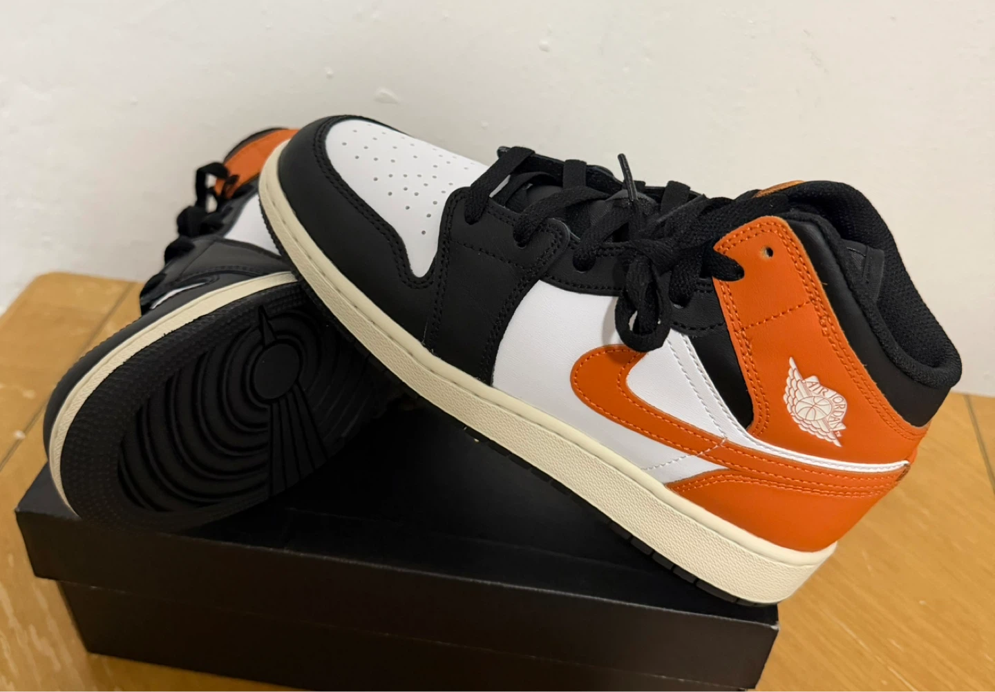 Air Jordan 1 Mid SE Orange Black White Men's Shoes - photo 3
