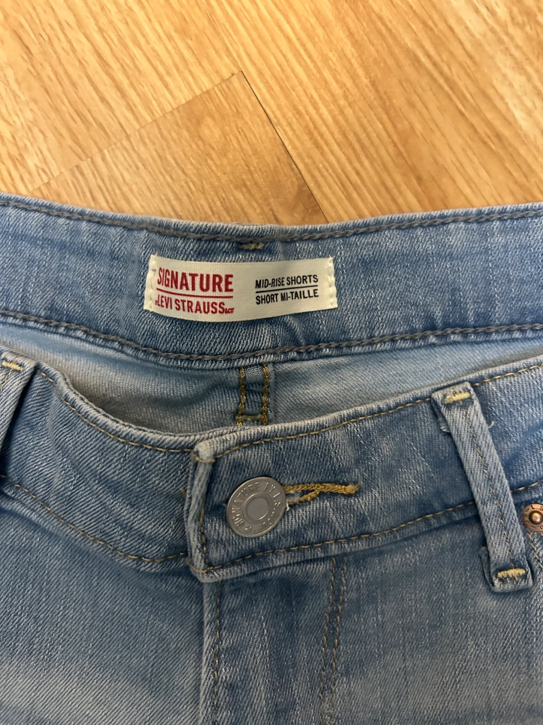 Levi Strauss Signature Mid-Rise Denim Shorts - photo 2