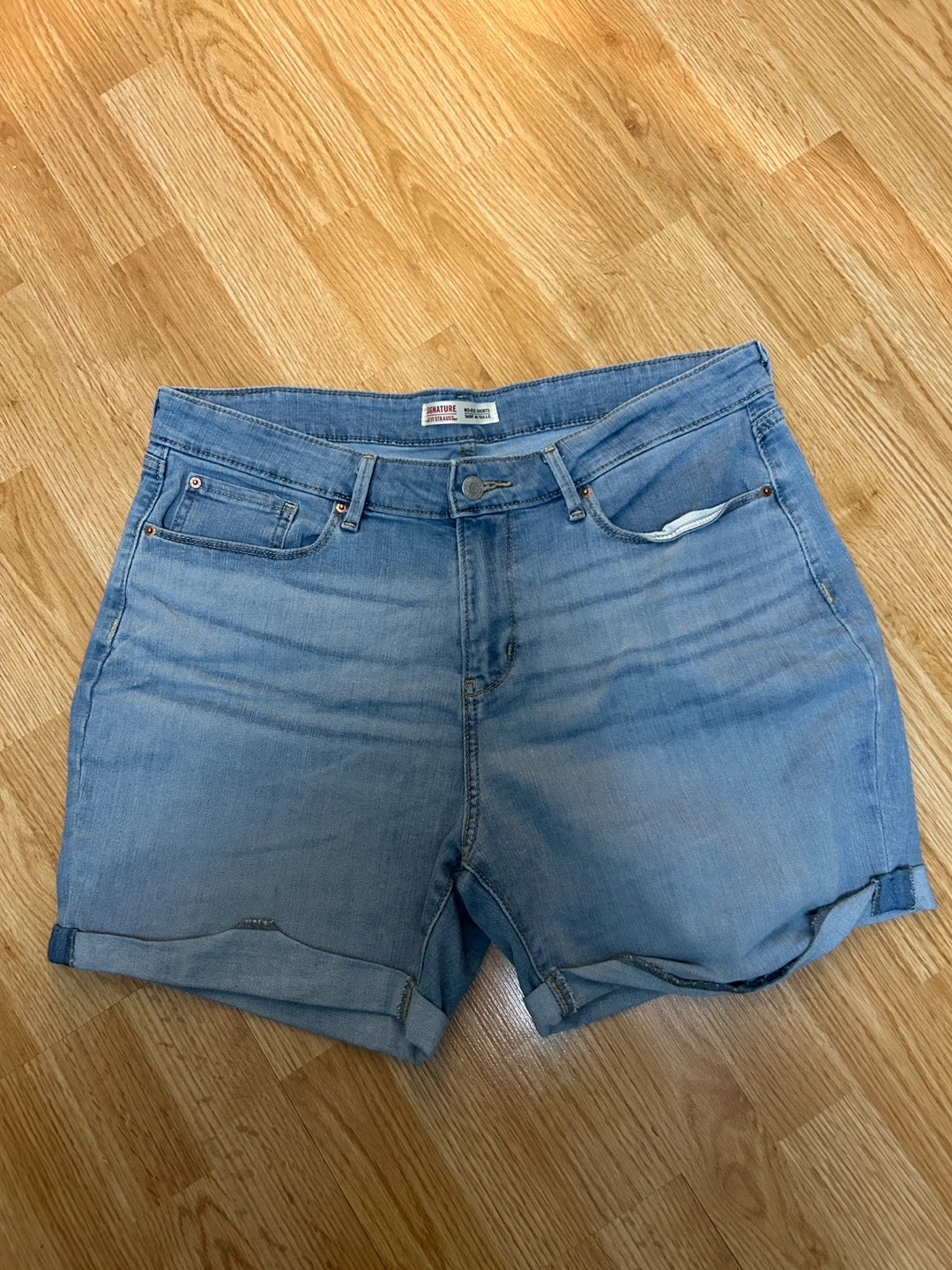 Levi Strauss Signature Mid-Rise Denim Shorts