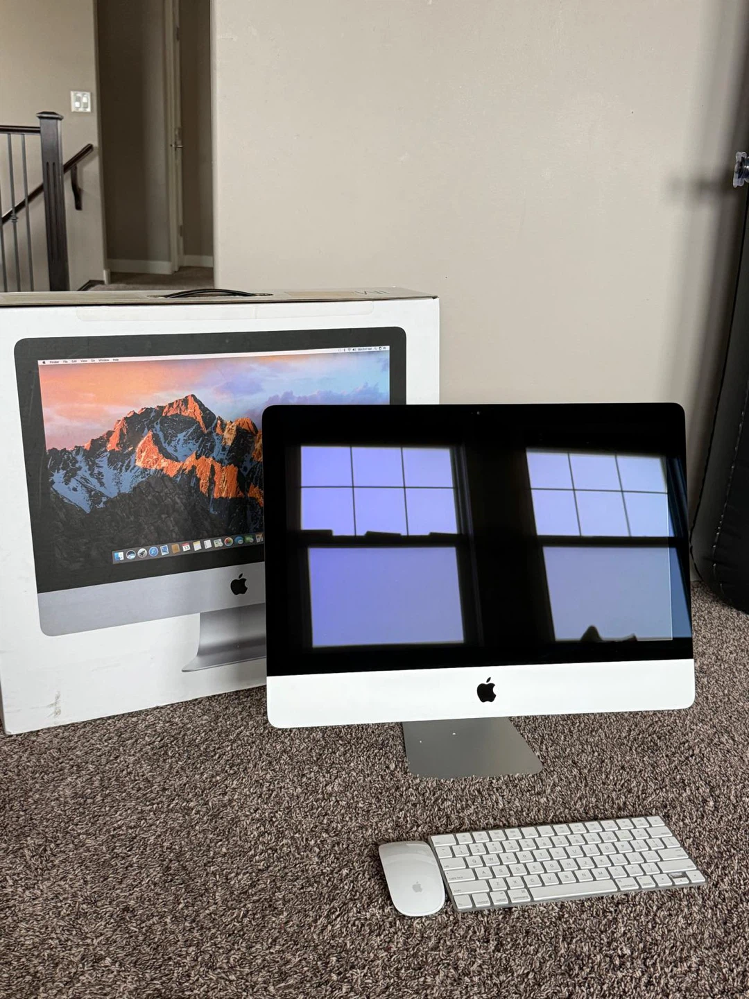 Apple iMac 21.5" LED-Backlit Display