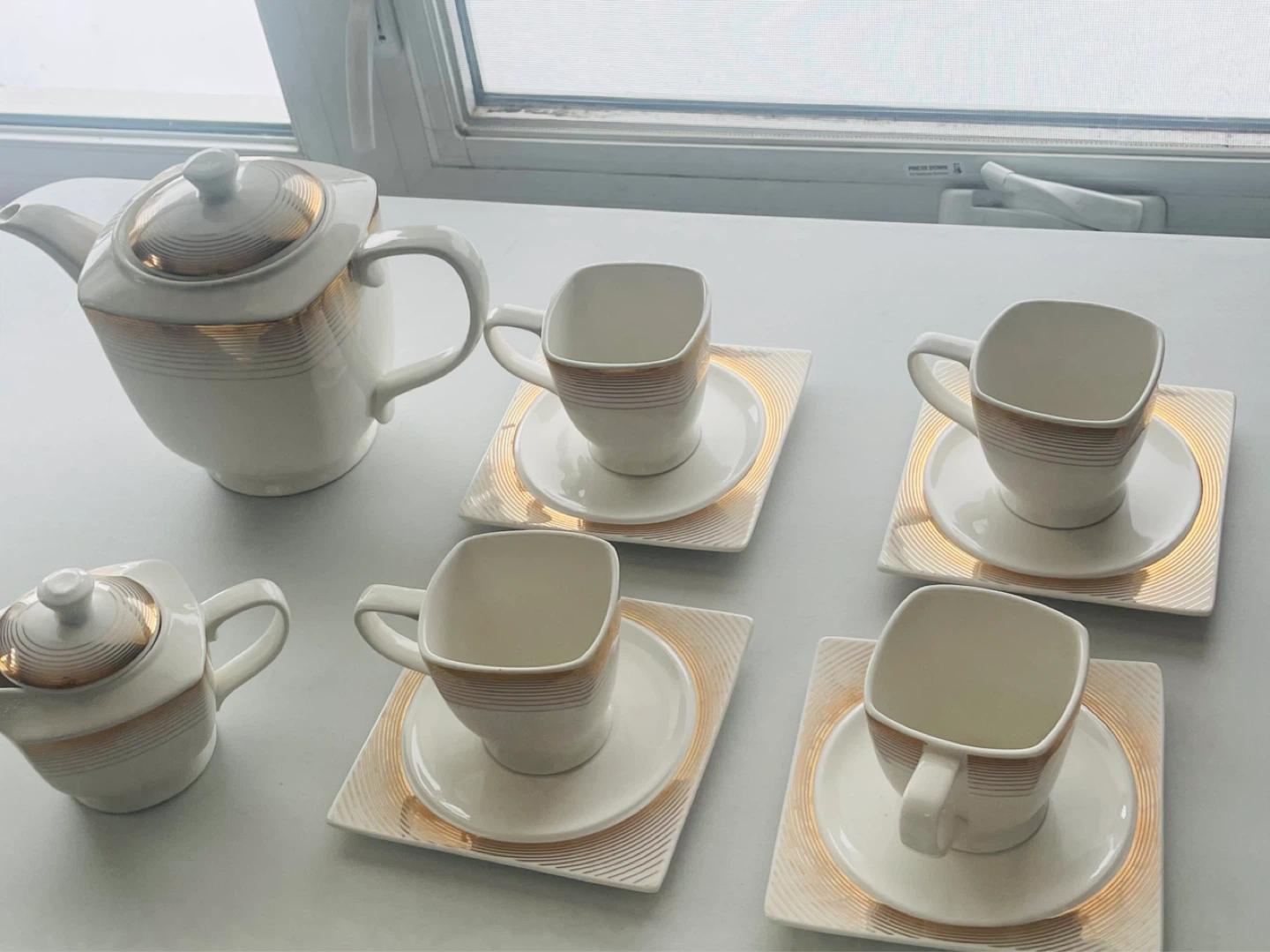 Tea Set with Teapot, Creamer, Sugar Bowl, Cups & Saucers - photo 5