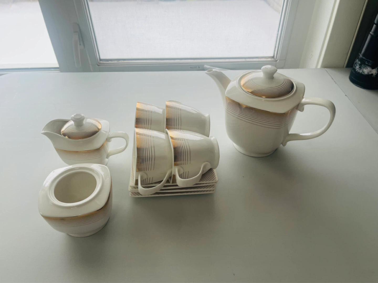 Tea Set with Teapot, Creamer, Sugar Bowl, Cups & Saucers - photo 2