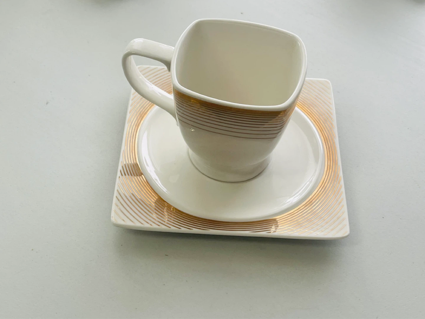 Tea Set with Teapot, Creamer, Sugar Bowl, Cups & Saucers - photo 4