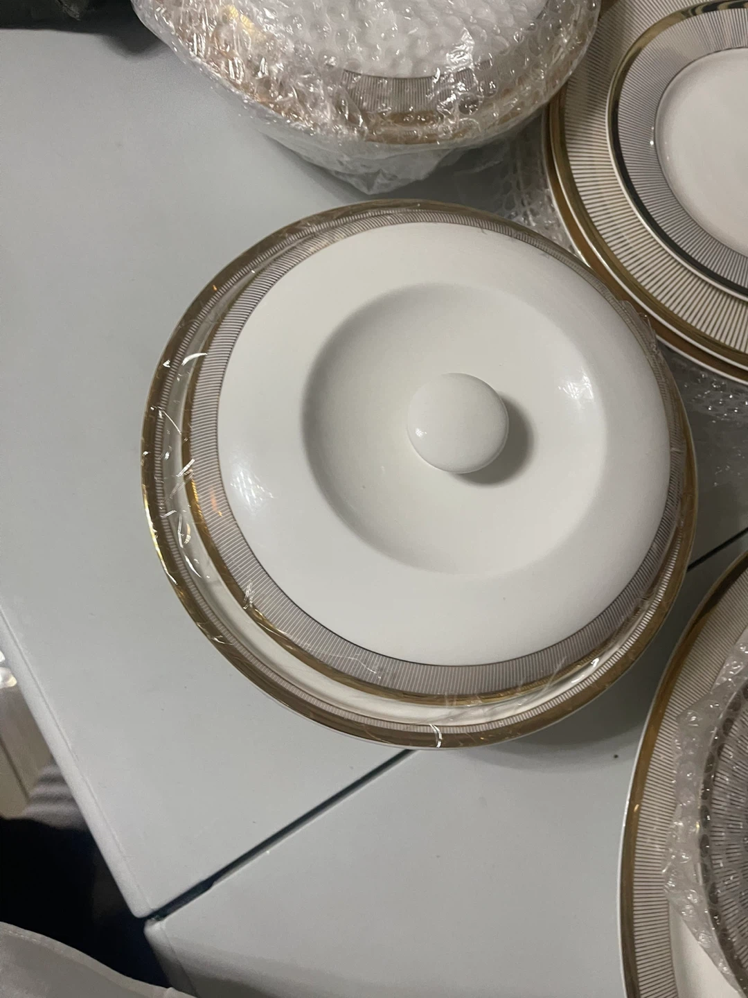 Royal Windsor Premium Plates - Set of 4