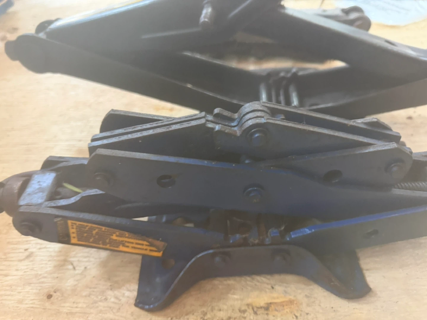 Lot of 4 Car Scissor Jacks - 15$ each - photo 4