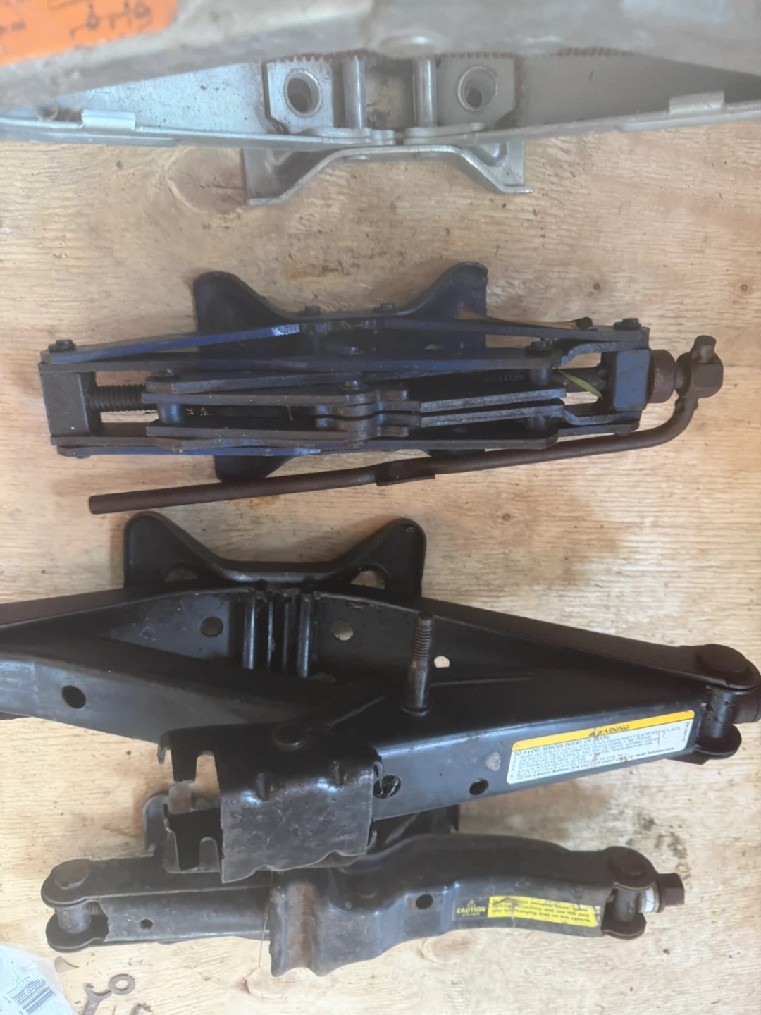 Lot of 4 Car Scissor Jacks - 15$ each - photo 3