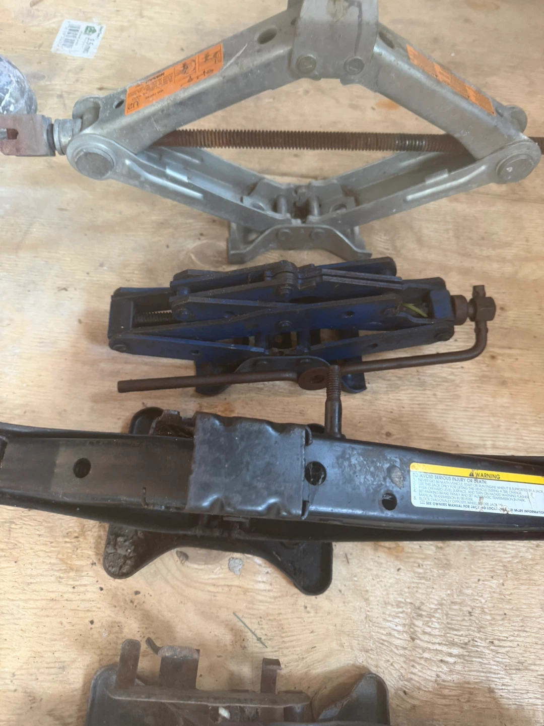 Lot of 4 Car Scissor Jacks - 15$ each