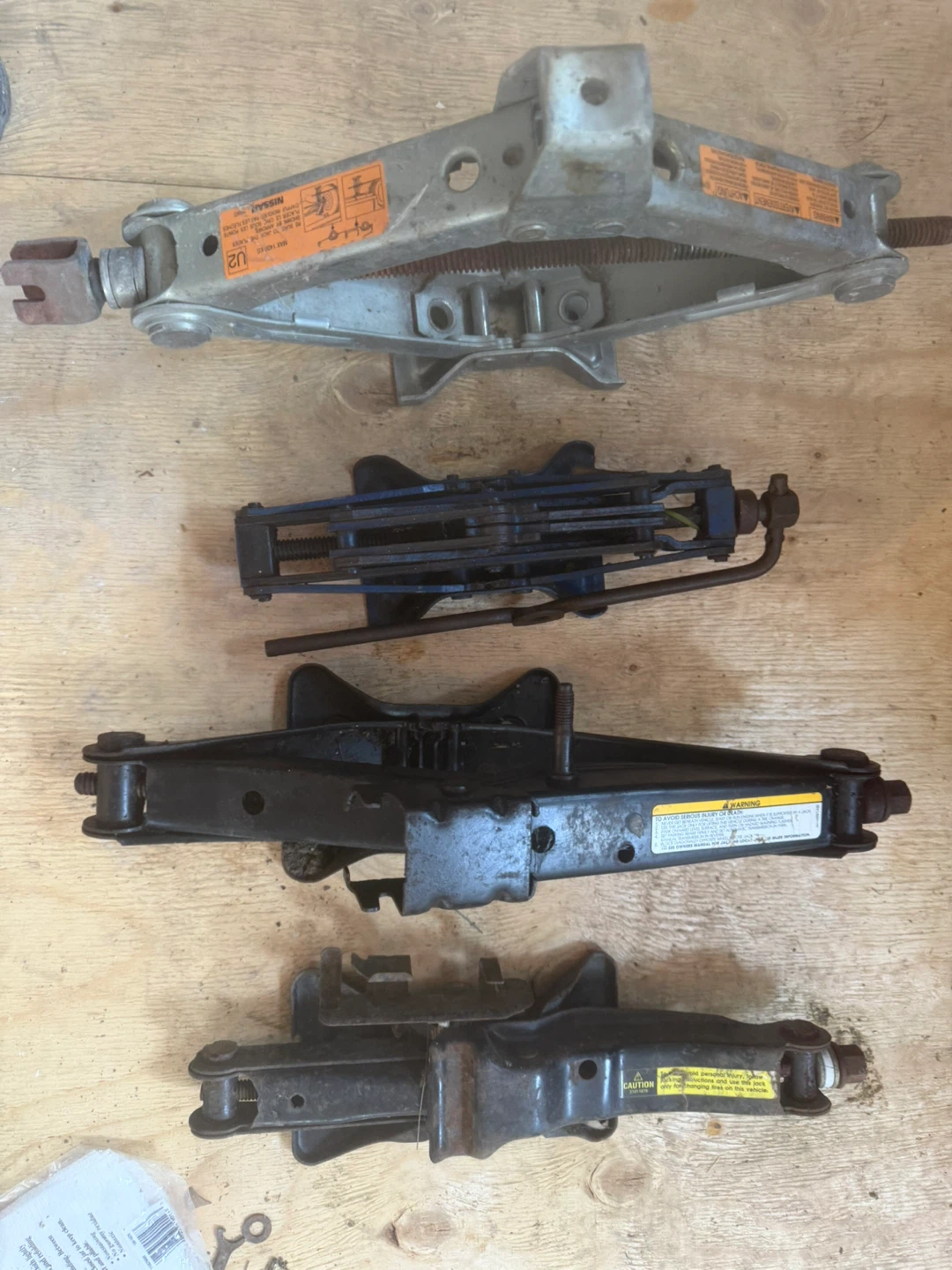 Lot of 4 Car Scissor Jacks - 15$ each - photo 2