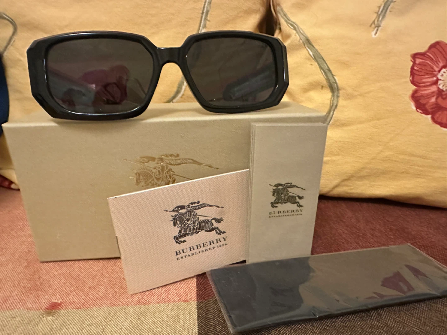 Auth Burberry Sunglasses