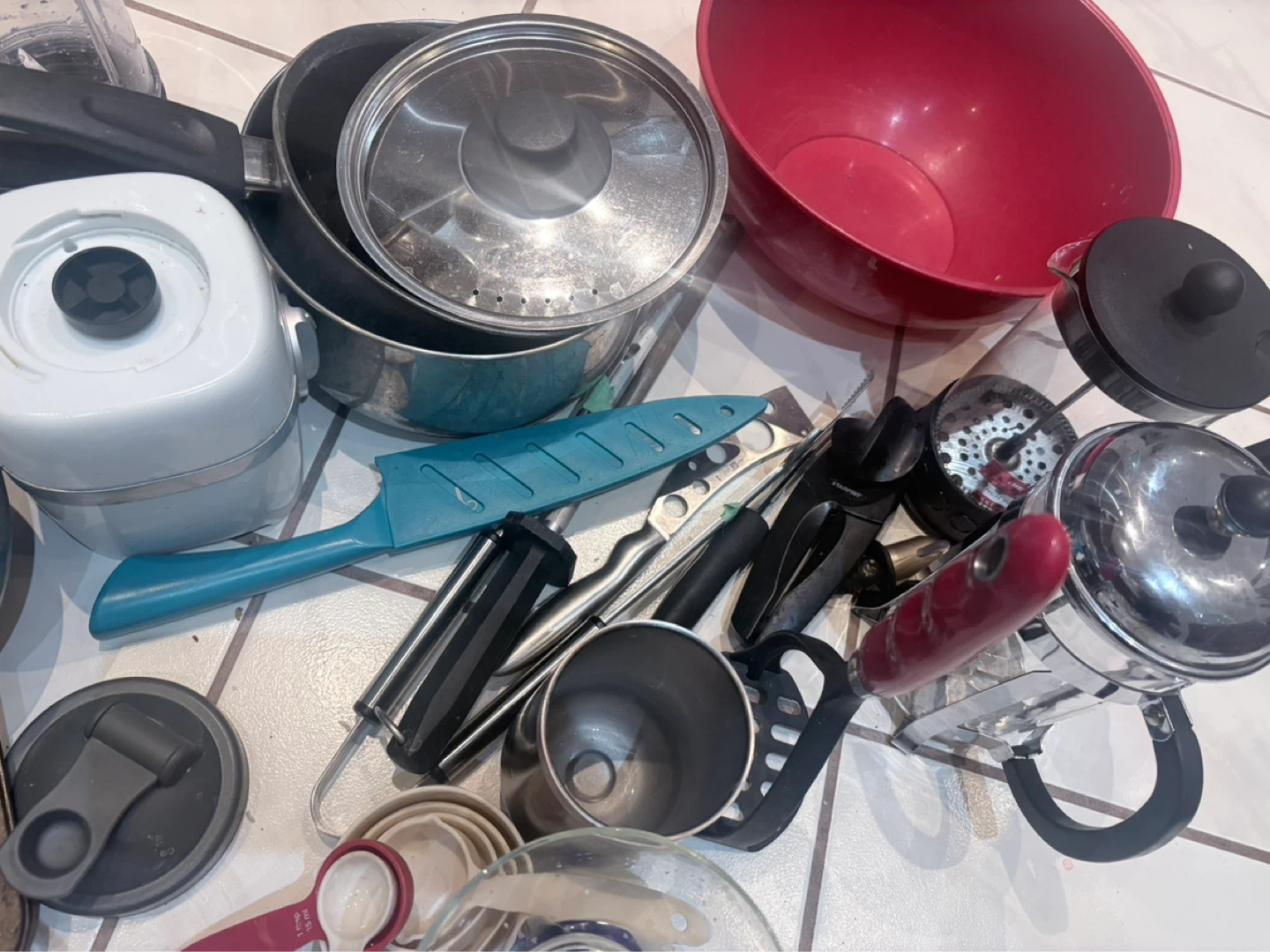 Kitchenware Lot - Pots, Pans, Glasses & Utensils - photo 4