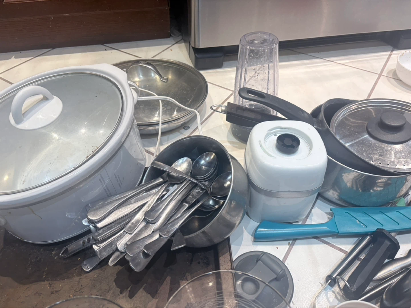 Kitchenware Lot - Pots, Pans, Glasses & Utensils - photo 5