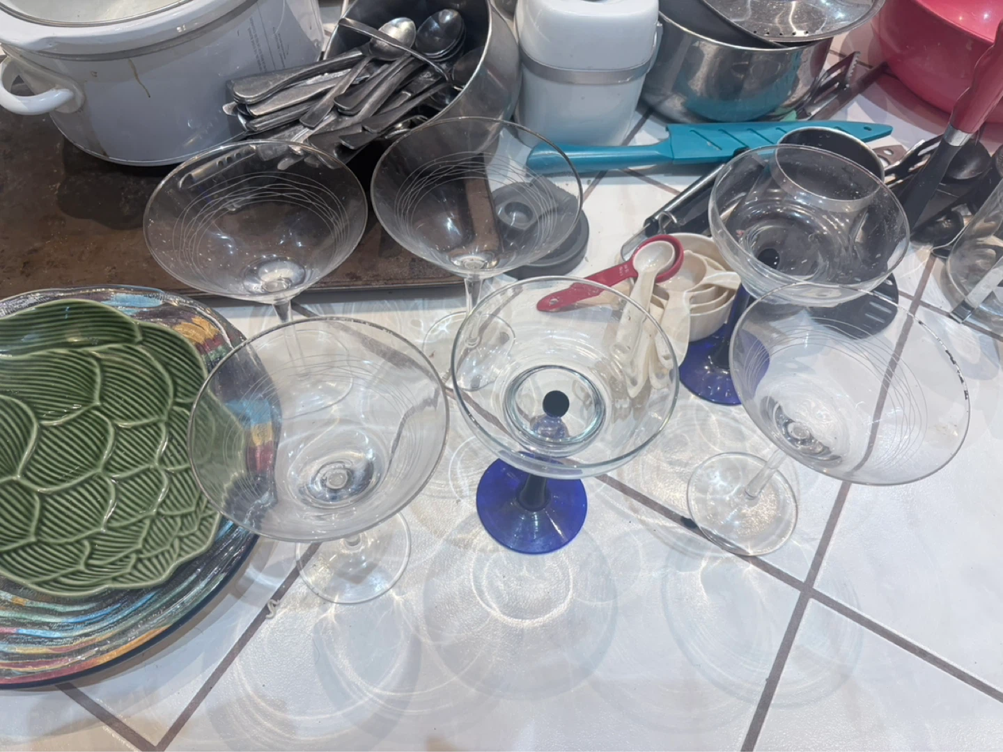 Kitchenware Lot - Pots, Pans, Glasses & Utensils - photo 3