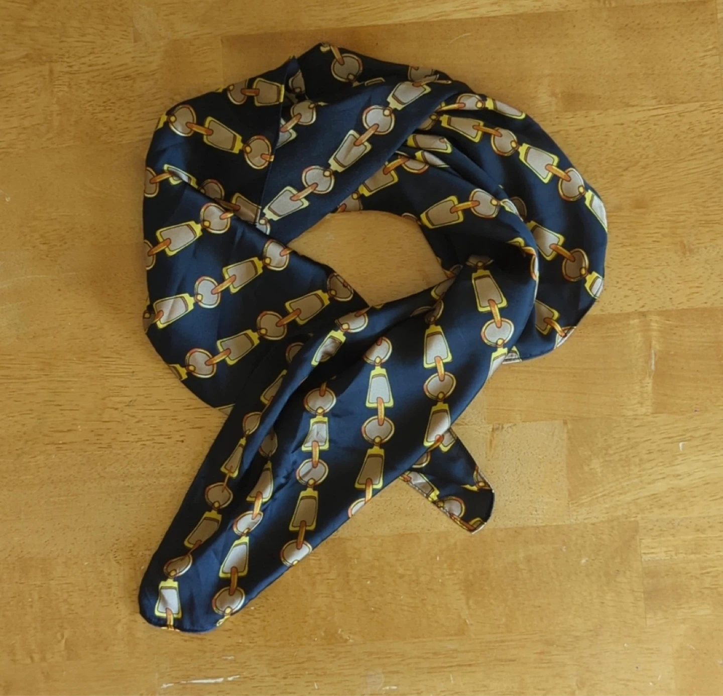 Ladies Black and Gold Link Scarf
