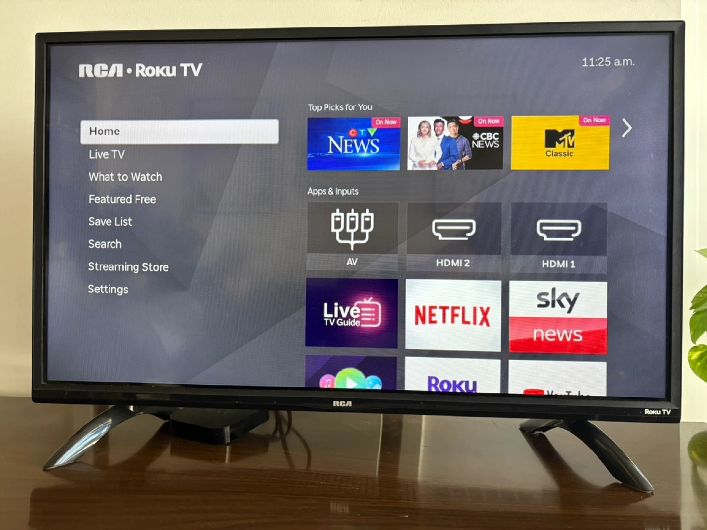 ROKU 32” TV smart tv - photo 2