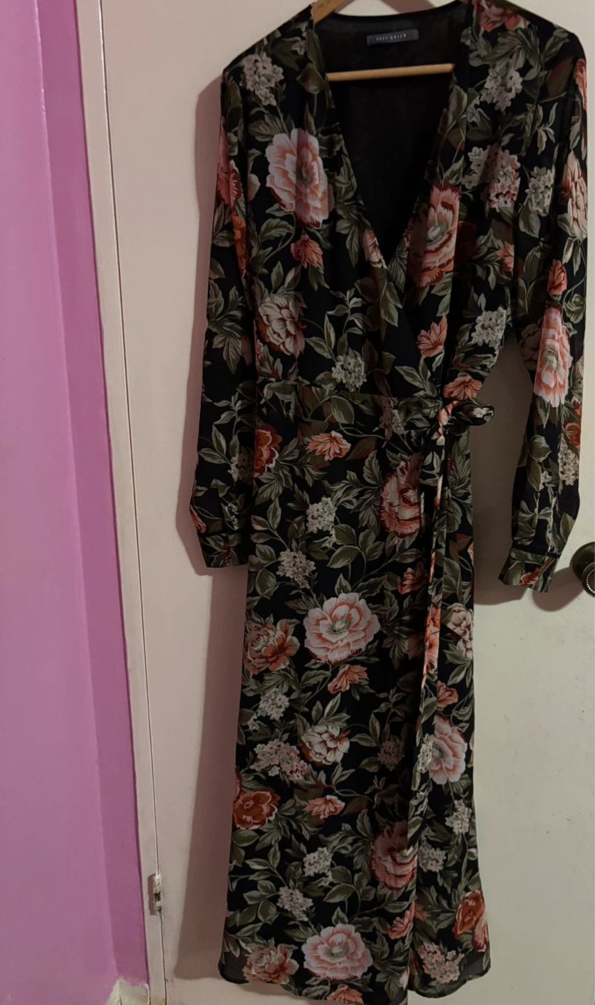 Suzy Shier Floral Wrap Dress Size L/G - photo 2
