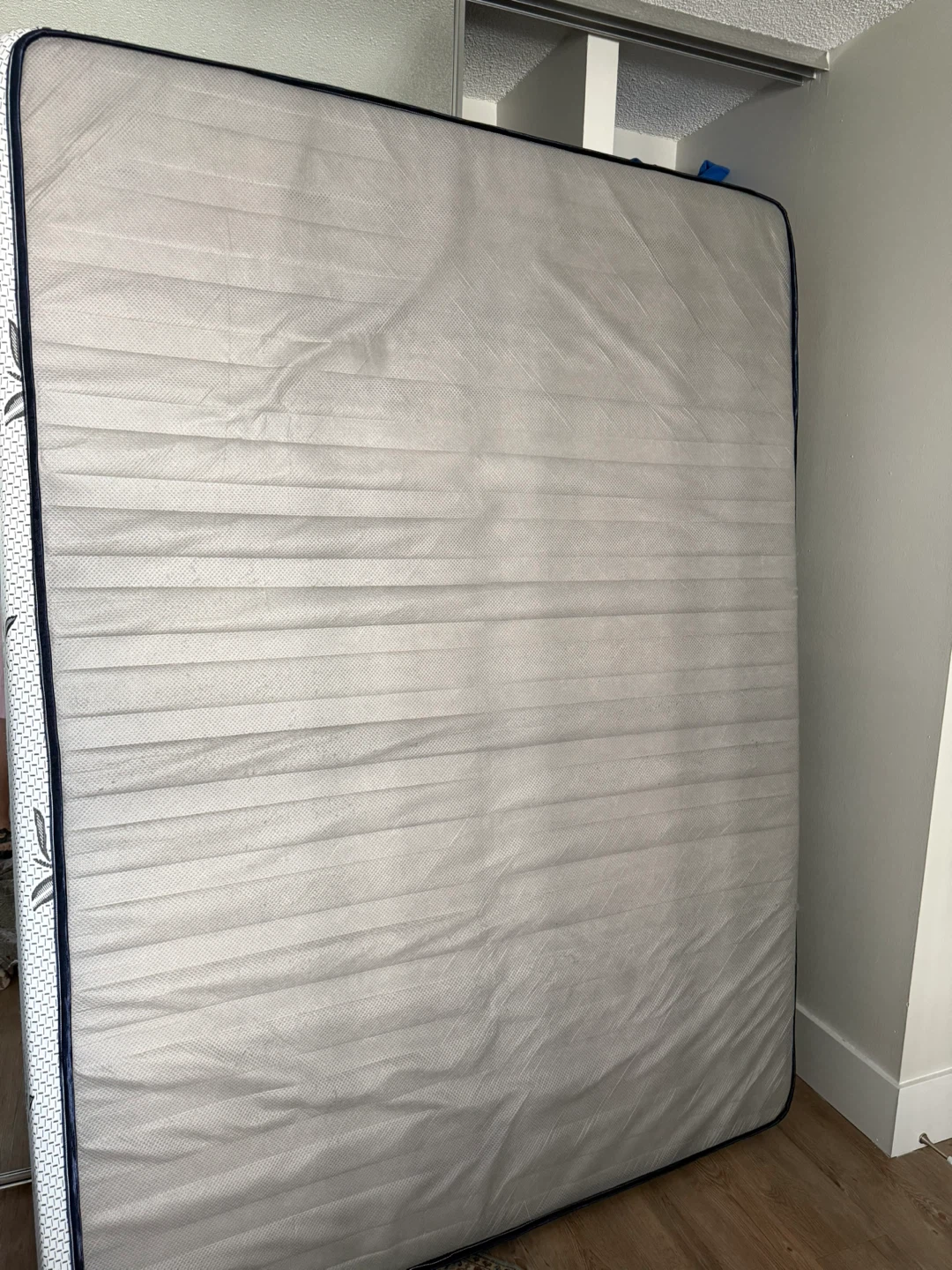 Queen Mattress – Like New, Very Clean & Comfortable - photo 2