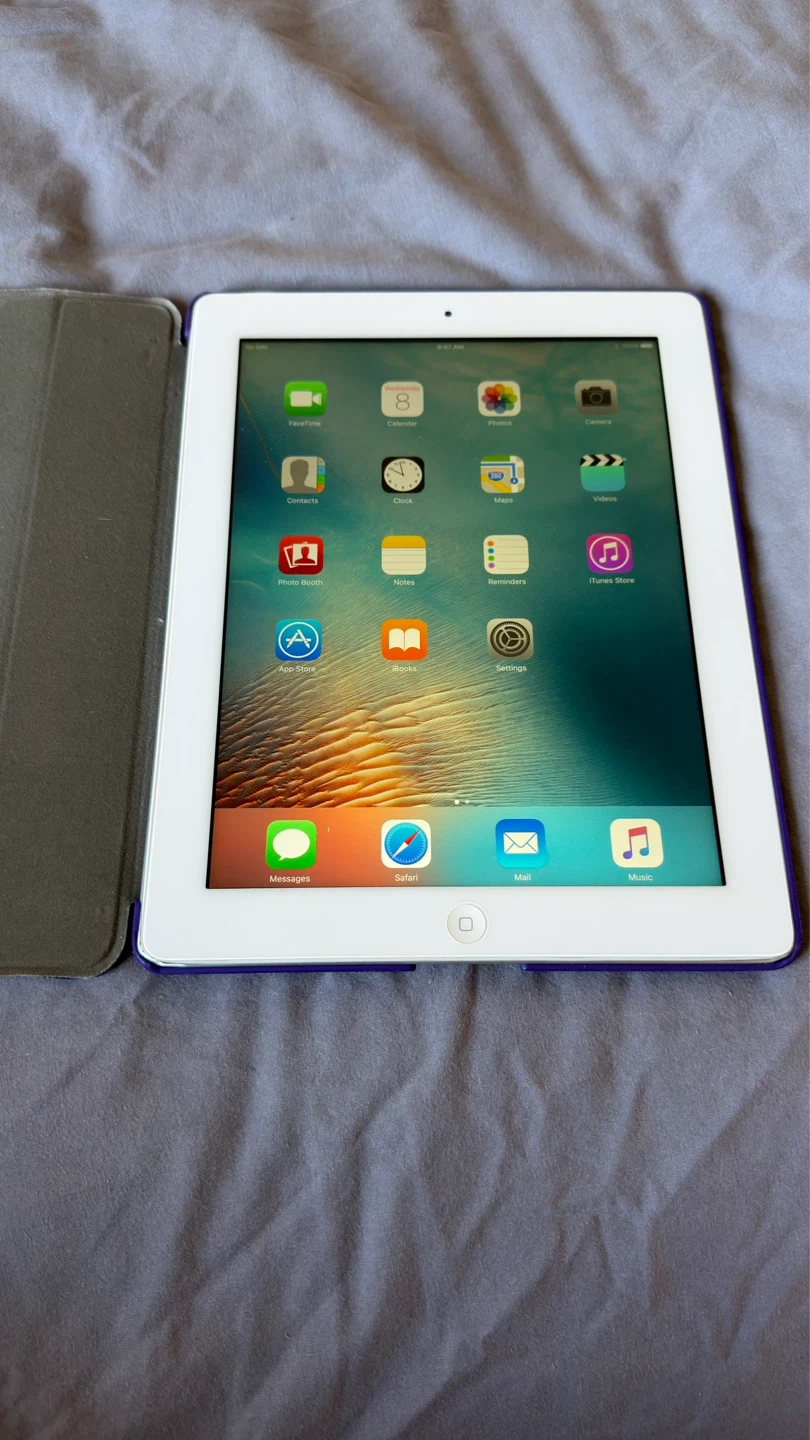 Apple ipad 3rd Generation - photo 4