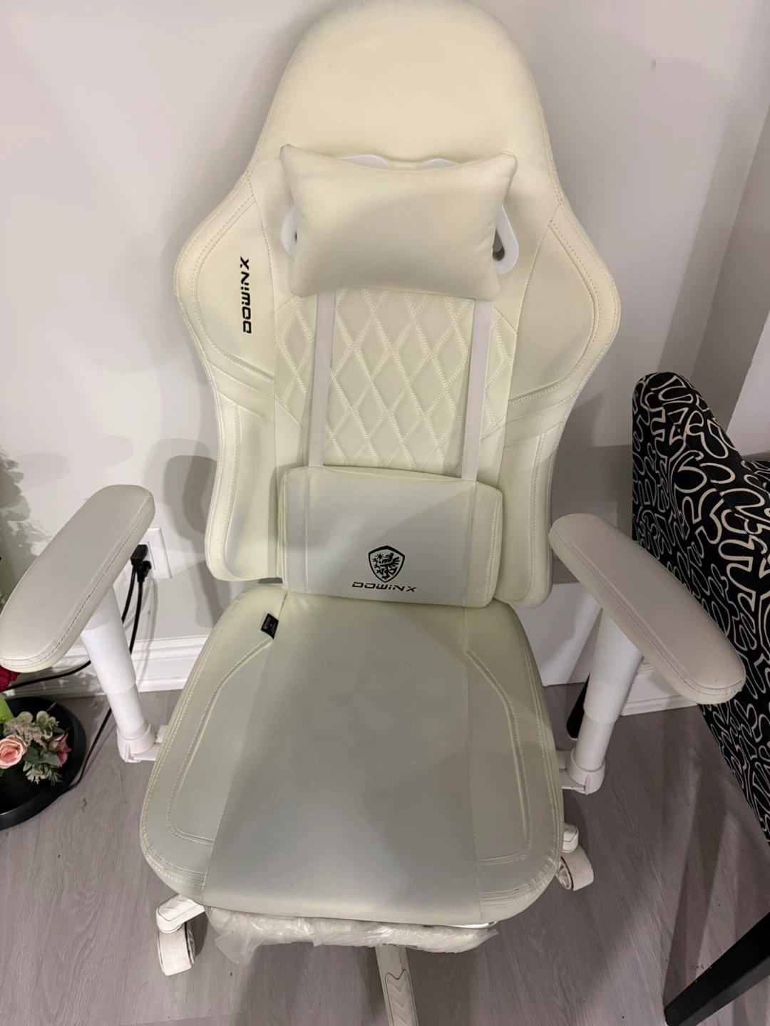 Dowinx White Gaming Chair with Lumbar Pillow - photo 5