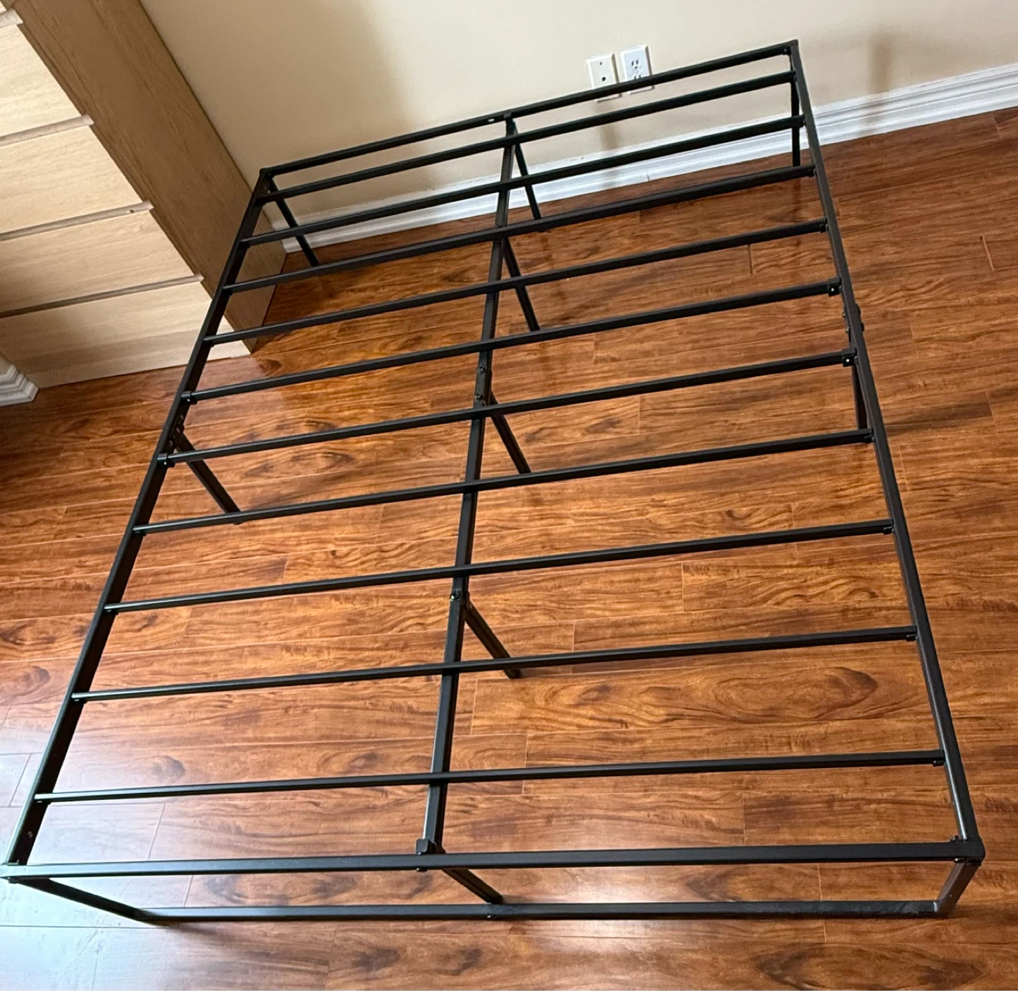 Queen Size Metal Bed Frame - photo 3
