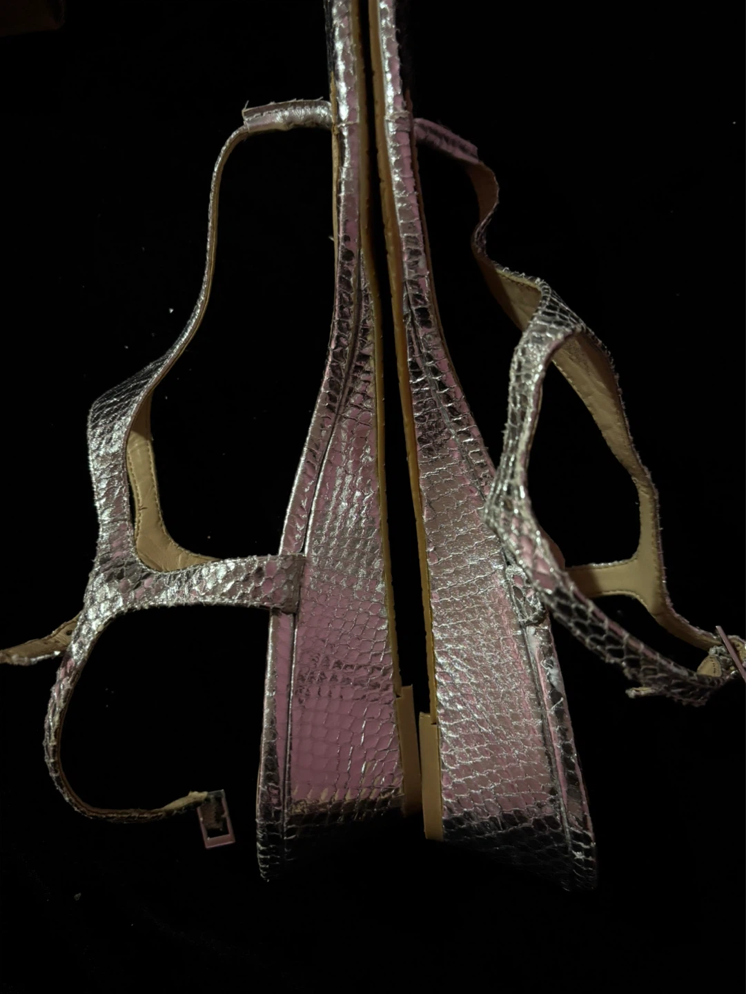 Jewel Badgley Mischka Silver Snake Print Thong Sandals - photo 3