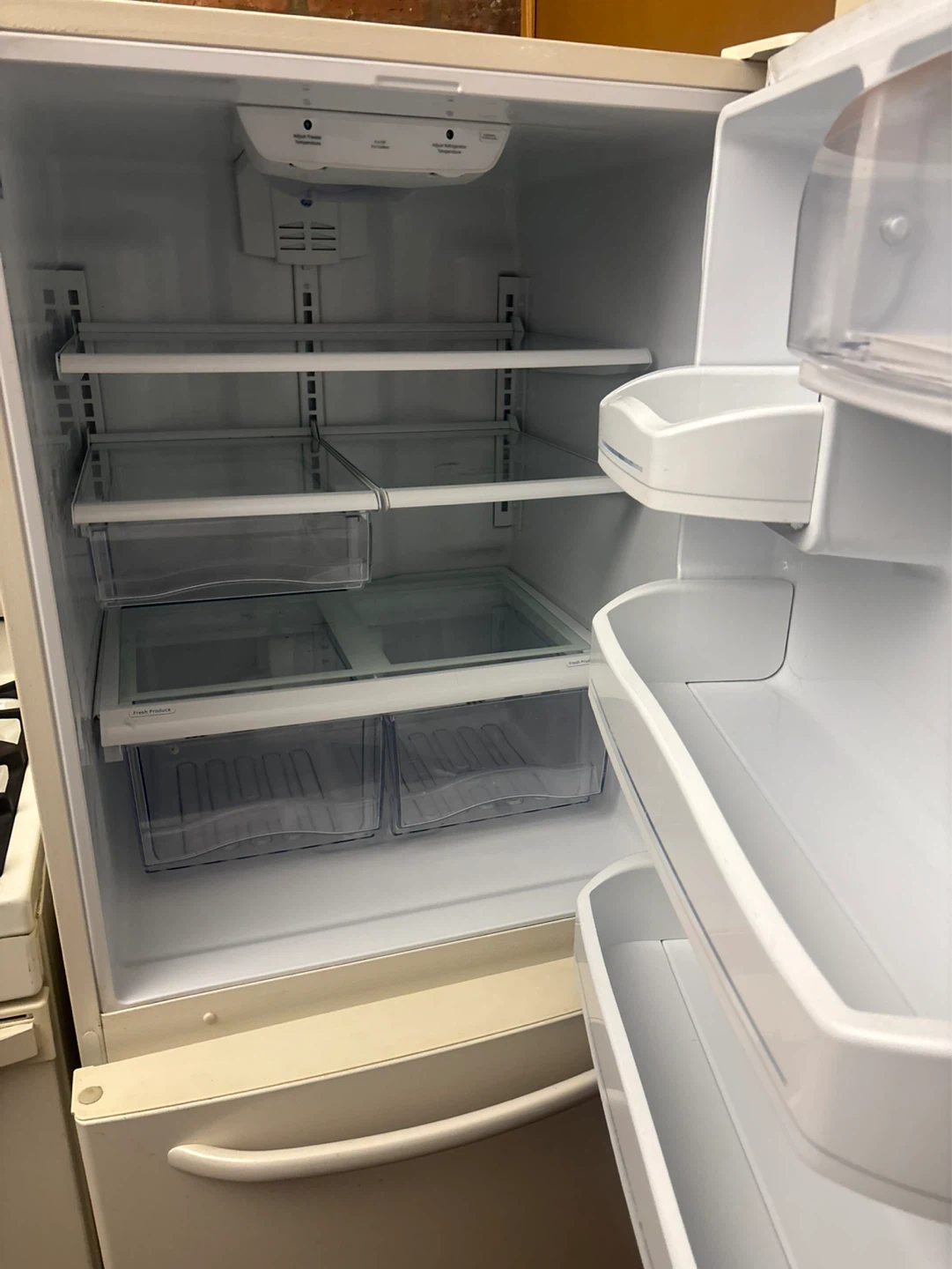 White GE Gas Range and Refrigerator Set - photo 2