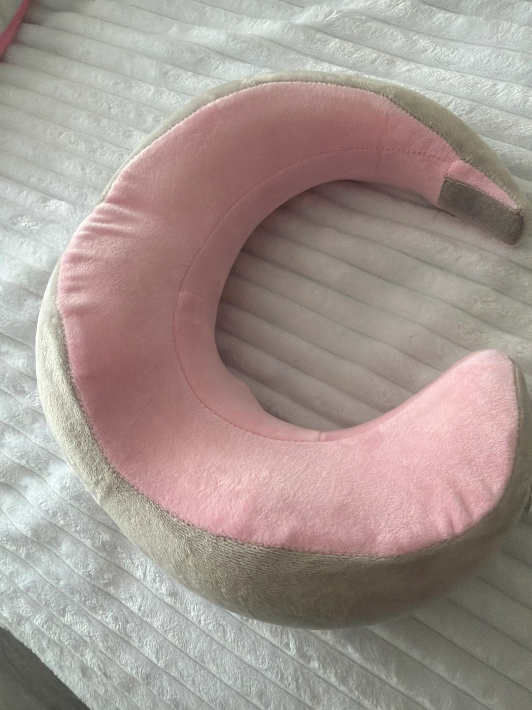 Pink and Grey Neck Pillow with Massage Function - photo 3