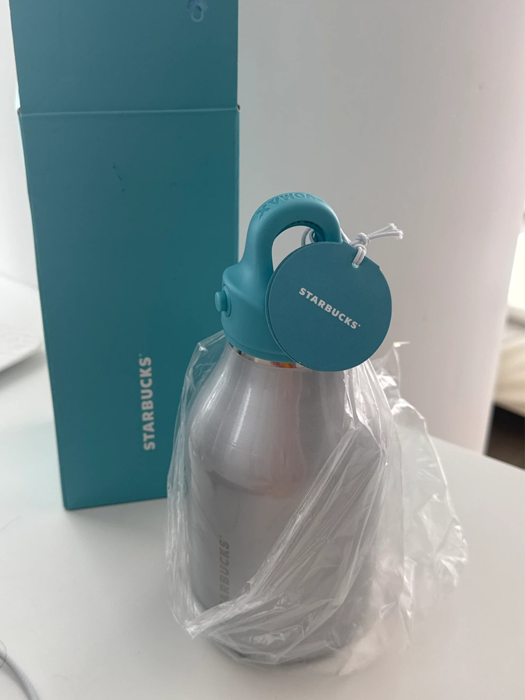 NEW Starbucks bottle 473 ml