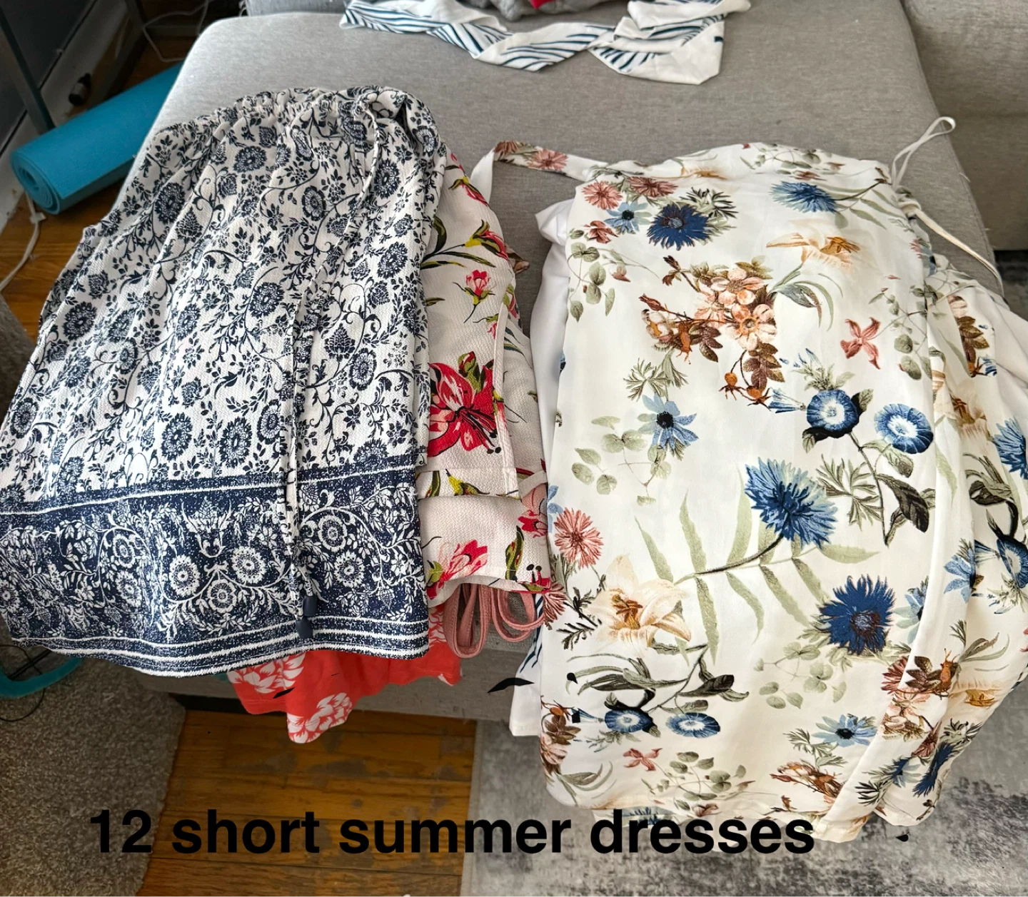 Bundle of women’s clothing. - photo 5