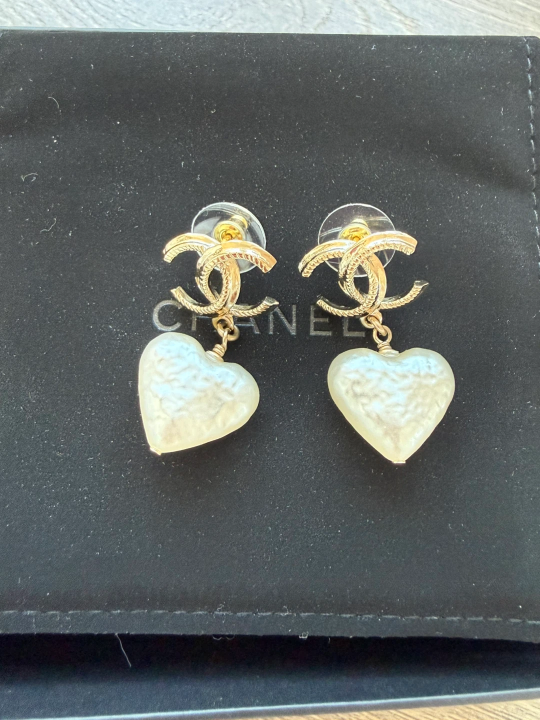 Authentic CHANEL CC Heart Dangle Earrings - photo 2