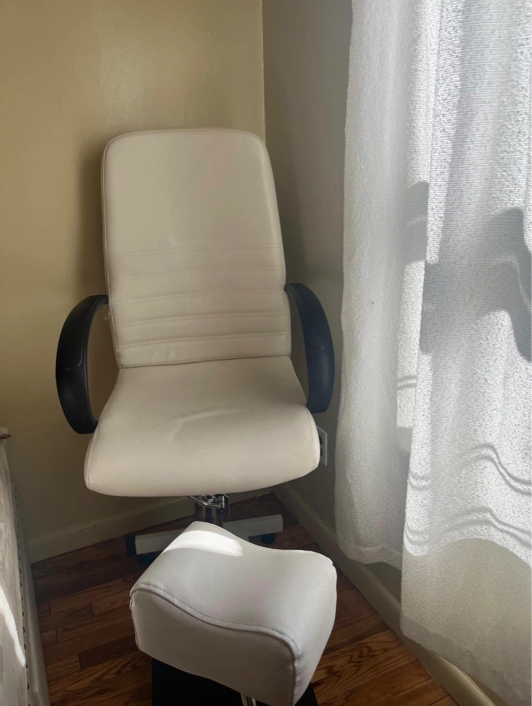 White Leather Salon Chair with Footrest