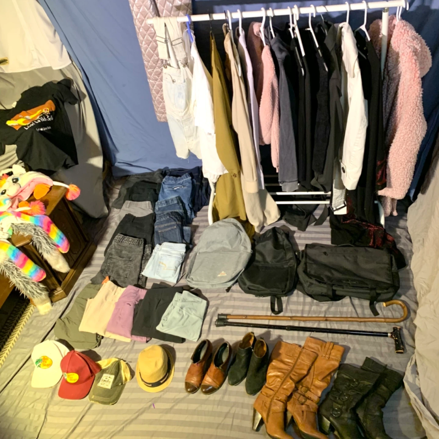 Clothing Shoes Boots Hats Bags Men Womens Kids Sale (+100 Items)