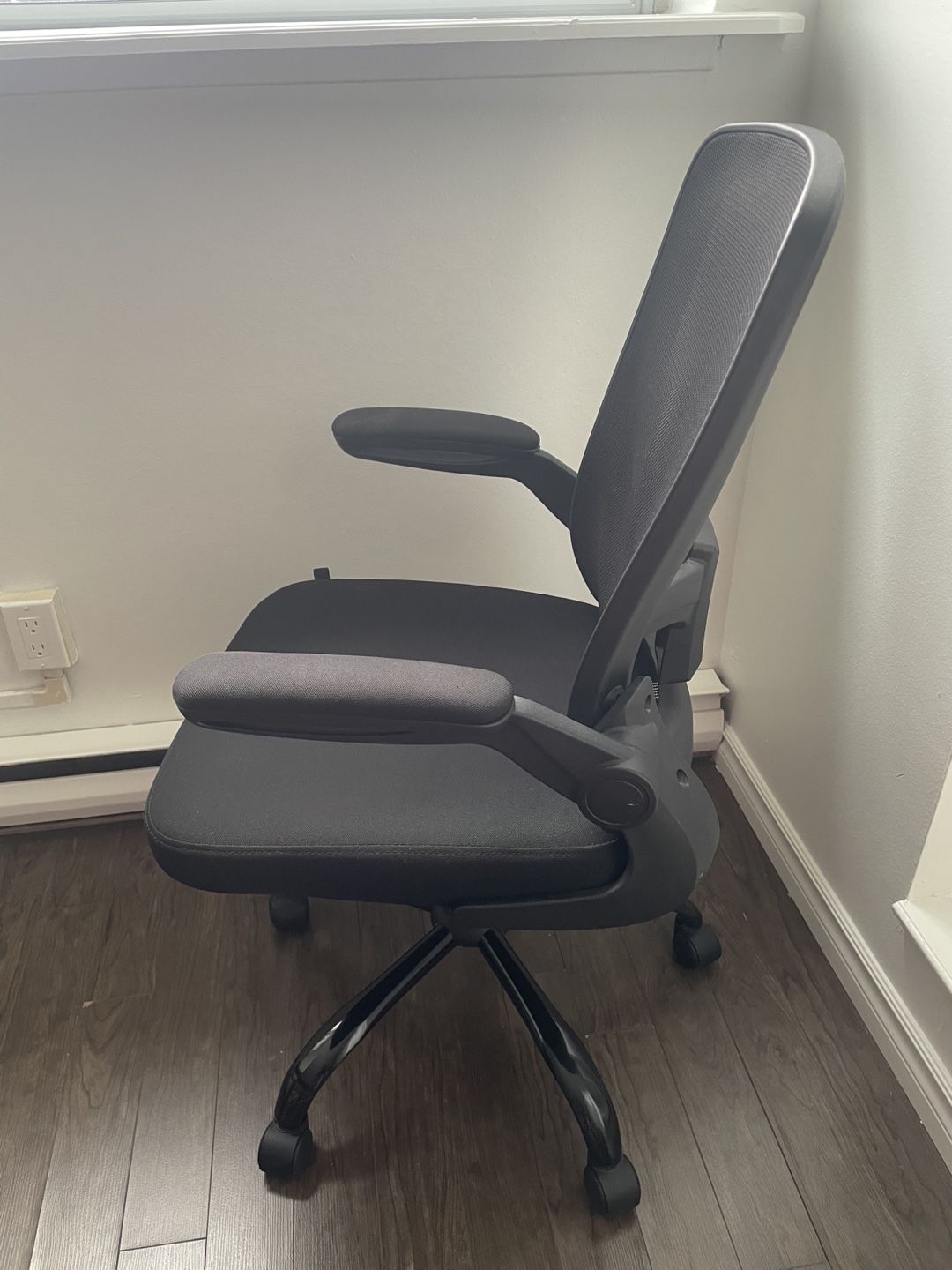 Black Mesh Office Chair - photo 4