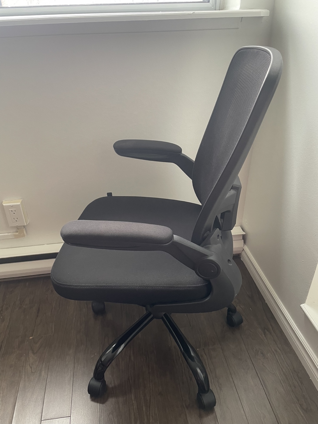 Black Mesh Office Chair - photo 3