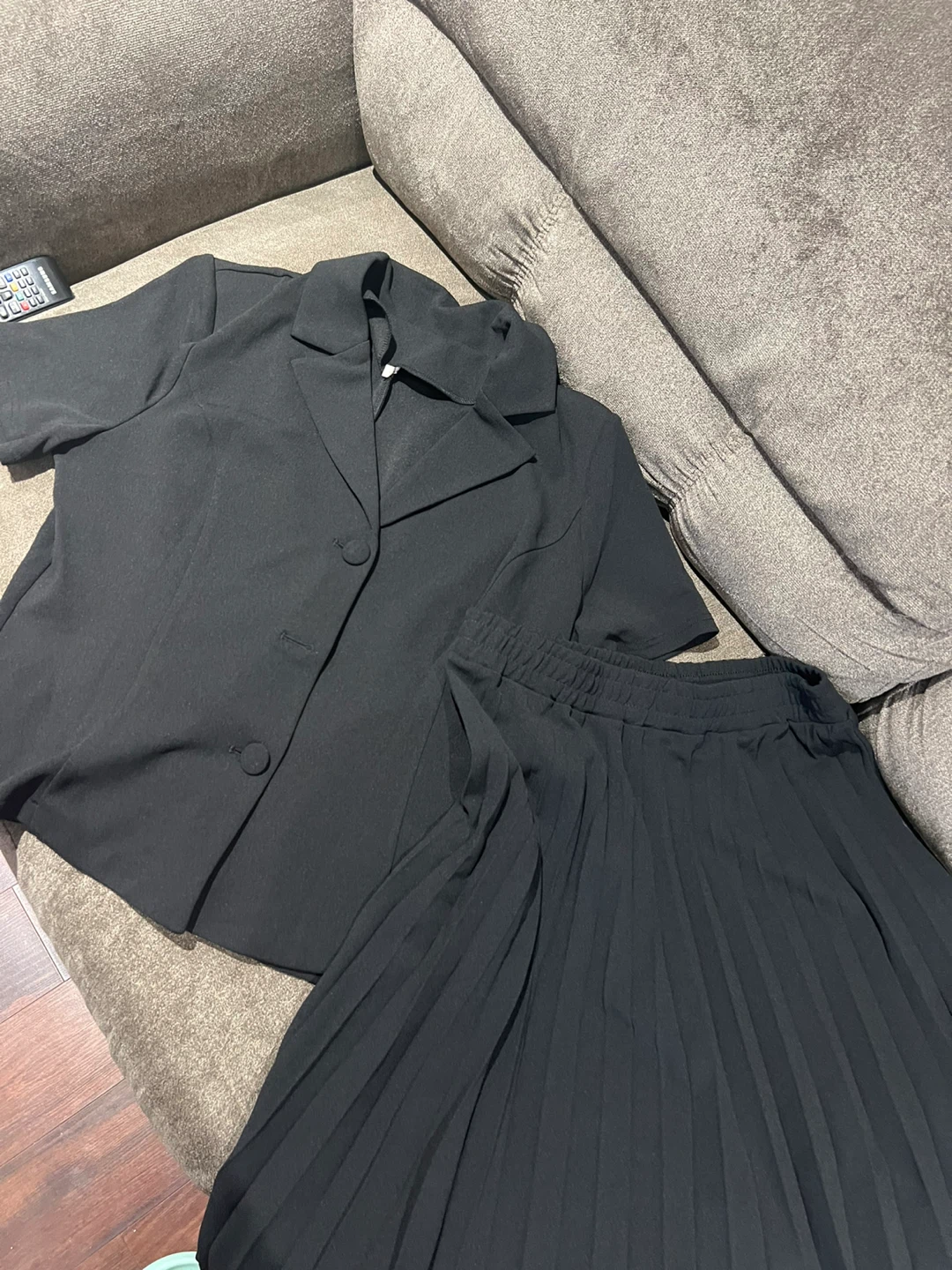 Black Pleated Skirt and Blazer Set - photo 2