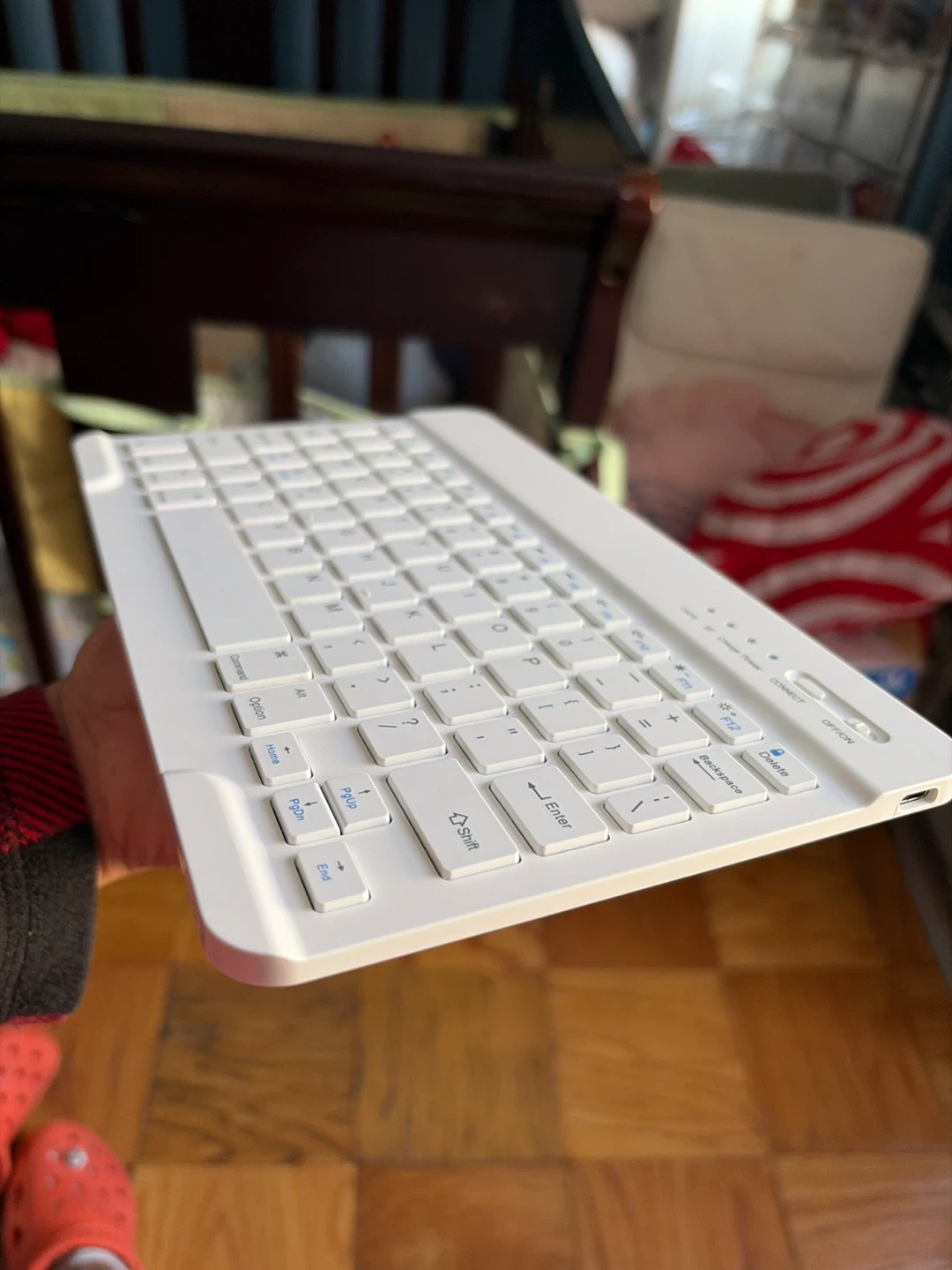 White Wireless Bluetooth Keyboard - photo 3