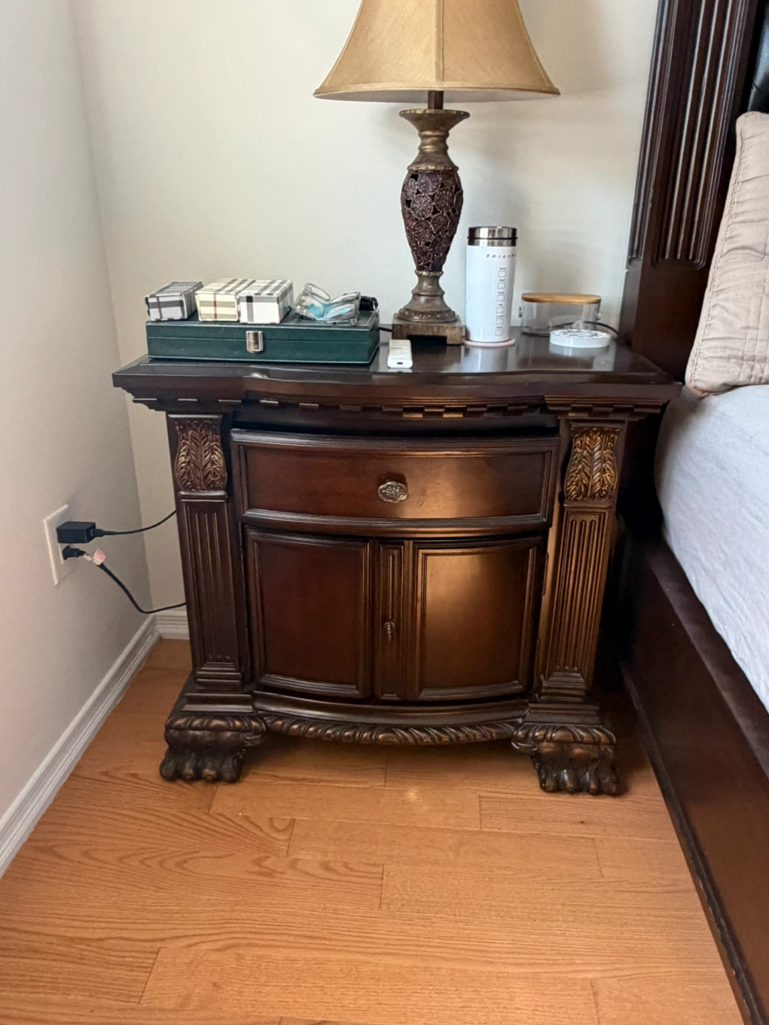 Dark Wood Bedroom Set - Bed, Dresser, Nightstand - photo 5