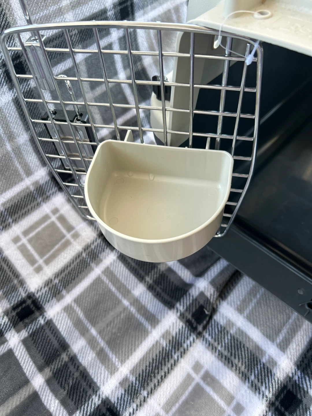 Cat Carrier (New/Perfect Condition) - photo 3
