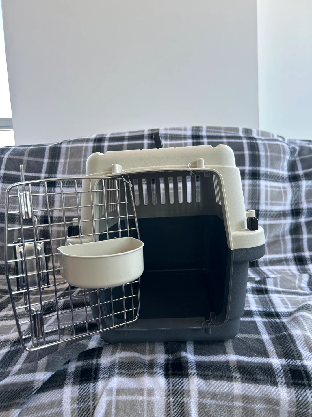 Cat Carrier (New/Perfect Condition) - photo 2