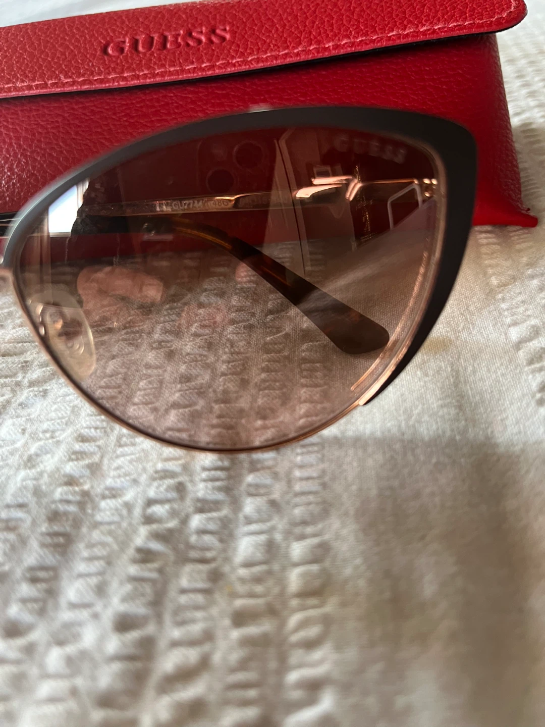 Guess Sunglasses with Red Case - photo 2