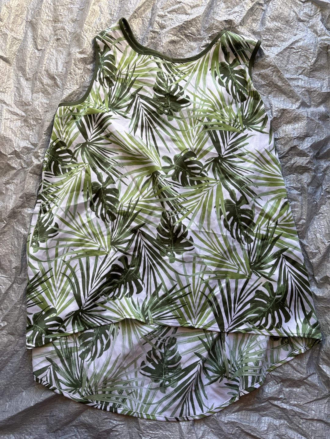 NWOT Mario Serrani Women's Leaf Print Tank Top - L/G