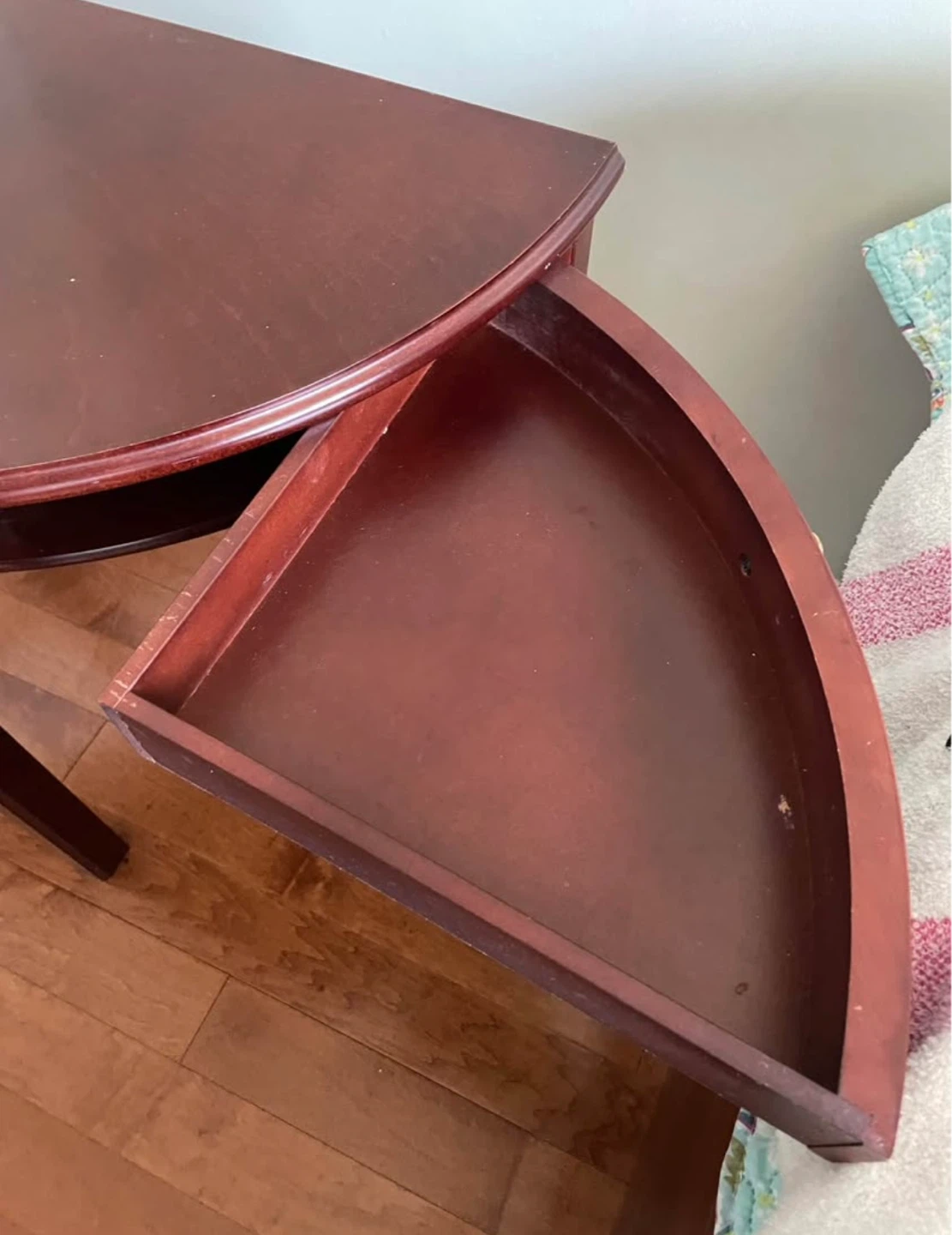 Vanity Table and Mirror - photo 4