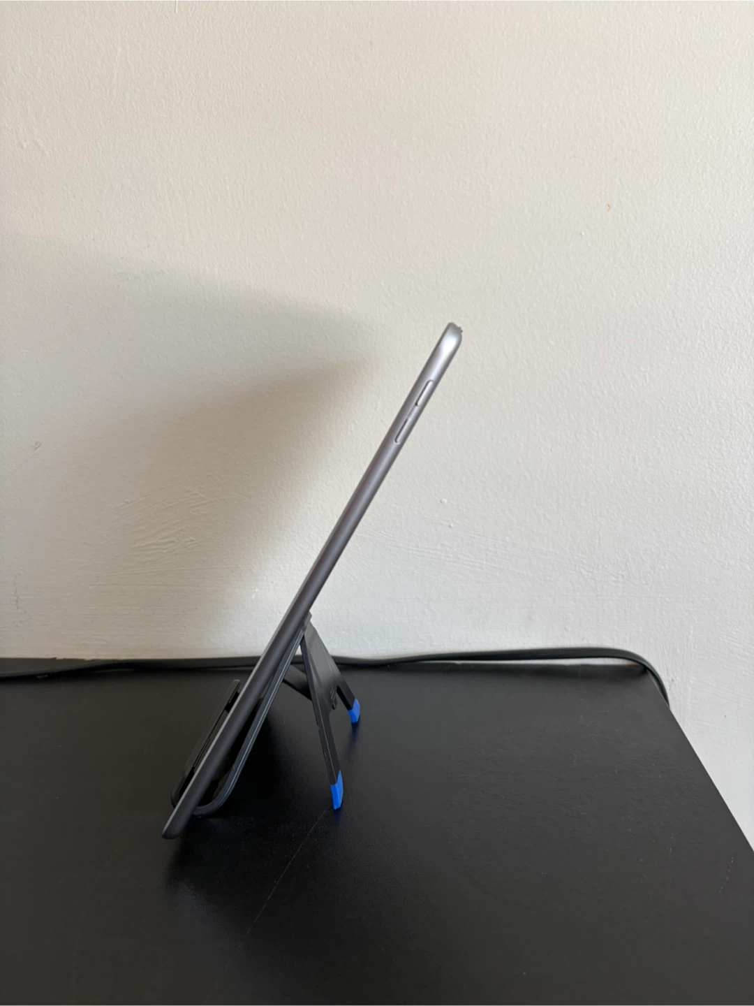 iPad  (6th generation) - photo 2