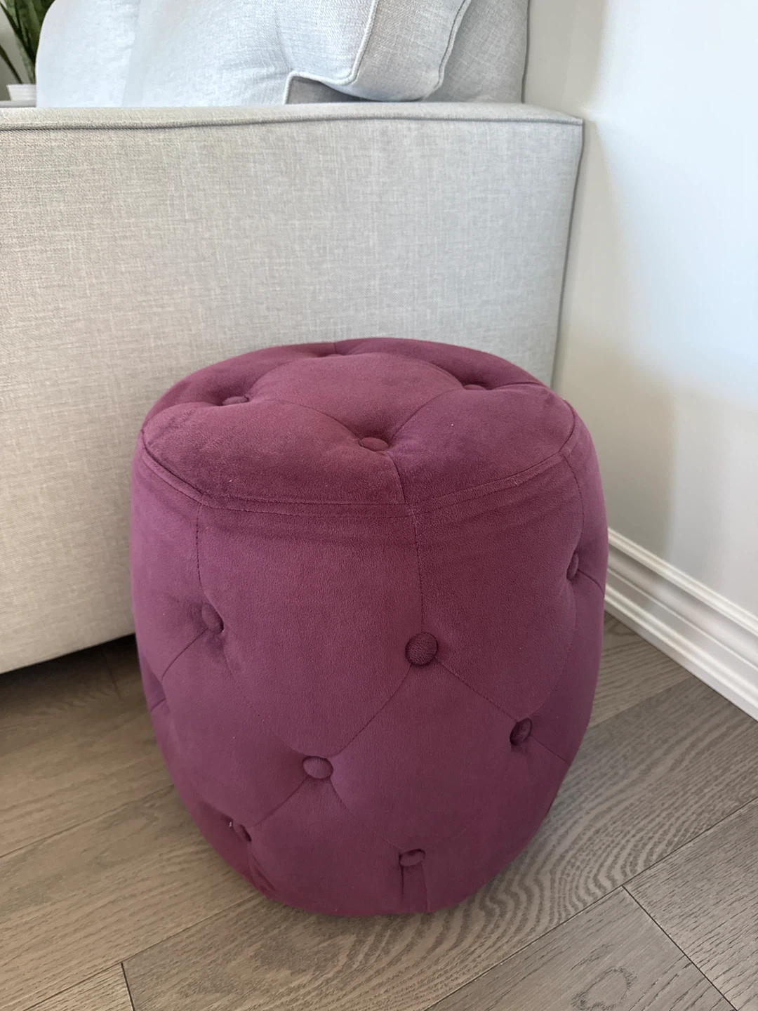 Tufted Round Ottoman Footstool - Plum Velvet - photo 2