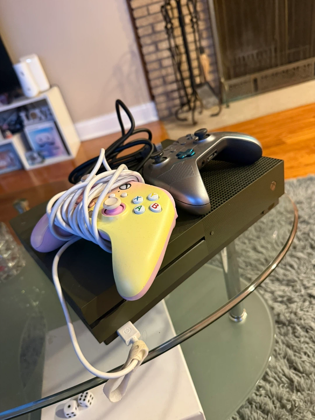 Xbox One Console with Two Controllers - photo 3