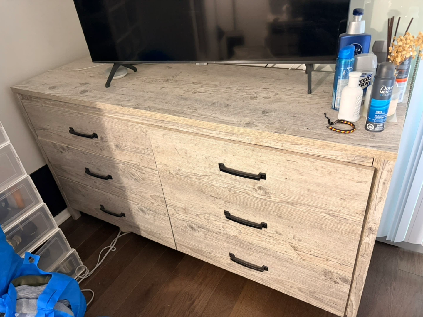 Wood Dresser with 6 Drawers