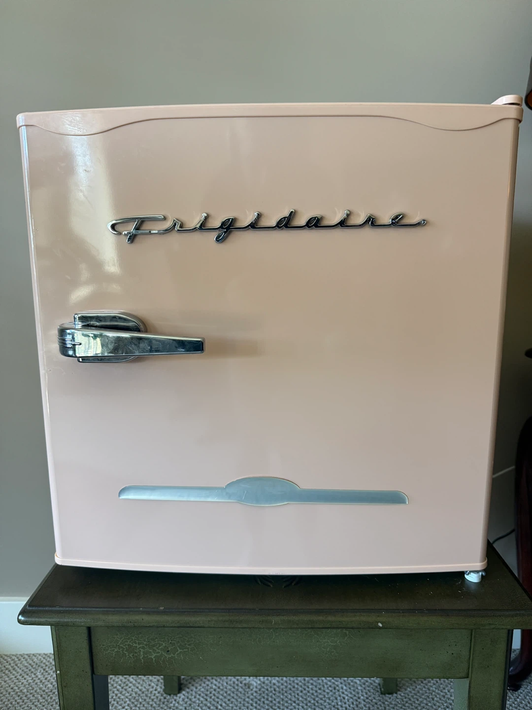 Retro Pink Frigidaire Mini Fridge ✨