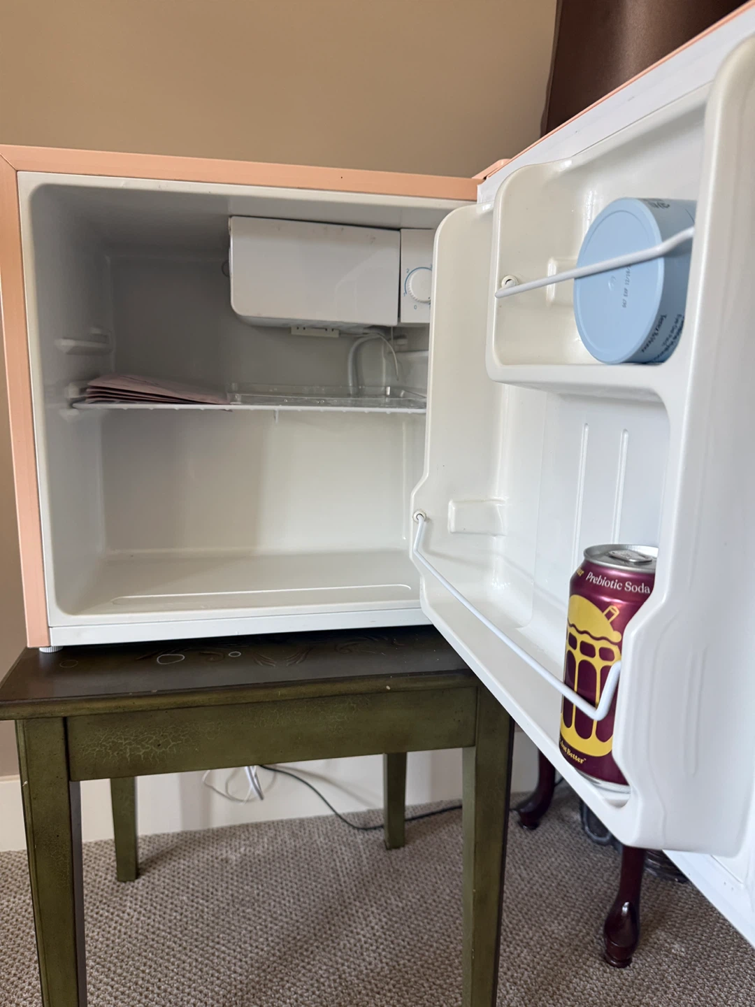 Retro Pink Frigidaire Mini Fridge ✨ - photo 2