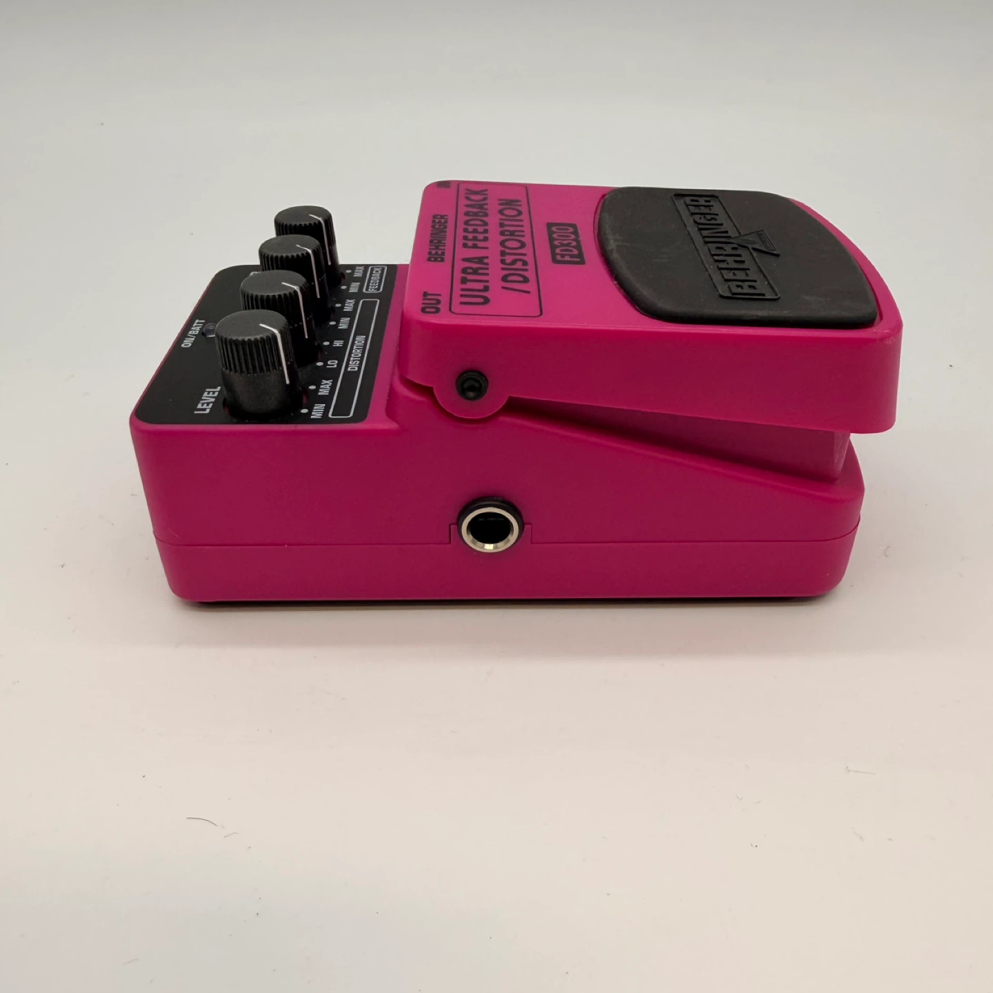 Behringer FD300 Ultra Feedback Distortion Guitar Pedal Pink - photo 4